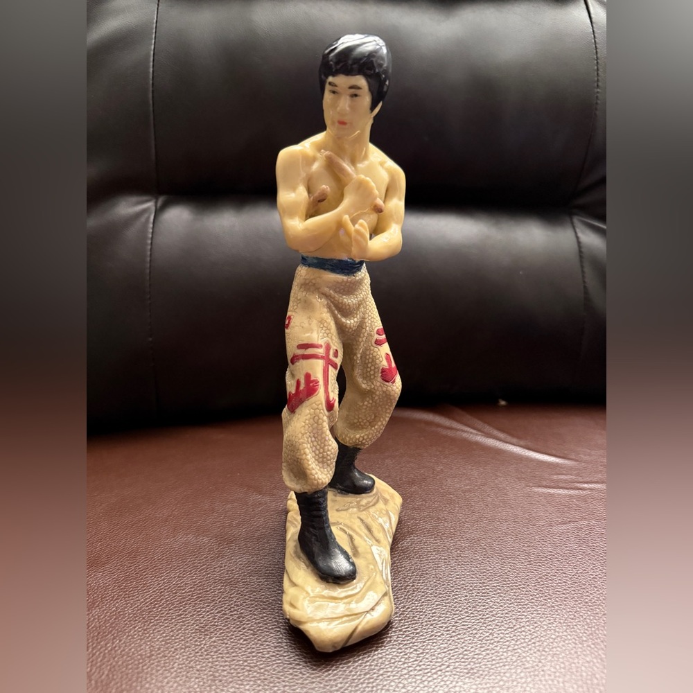 Vintage Bruce Lee Shiwan Ceramic Figurine Statue Collectible Martial Arts Decor